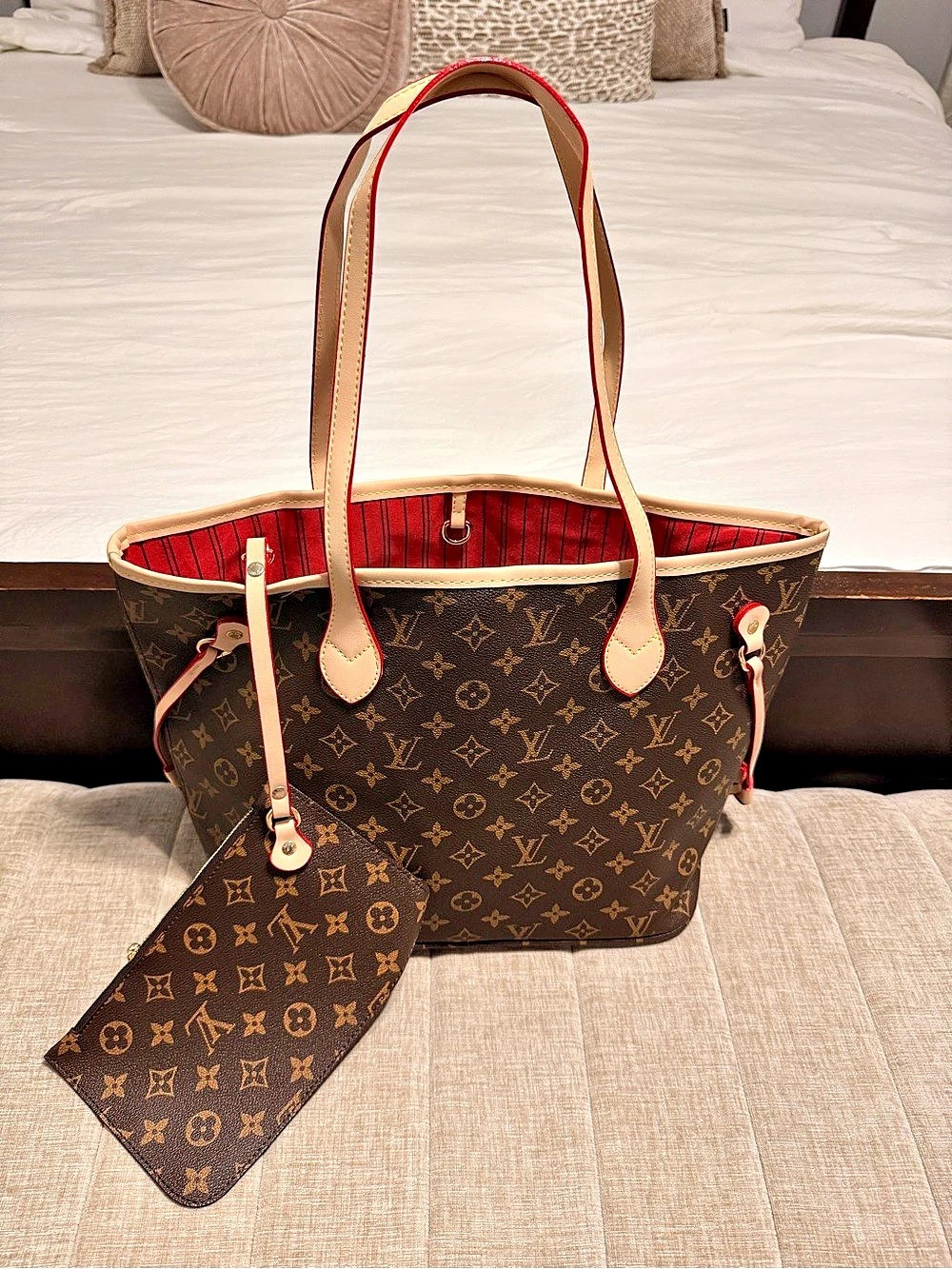 Louis Vuitton Neverfull MM Monogram with Pouch Monogram Tote Brown & Red